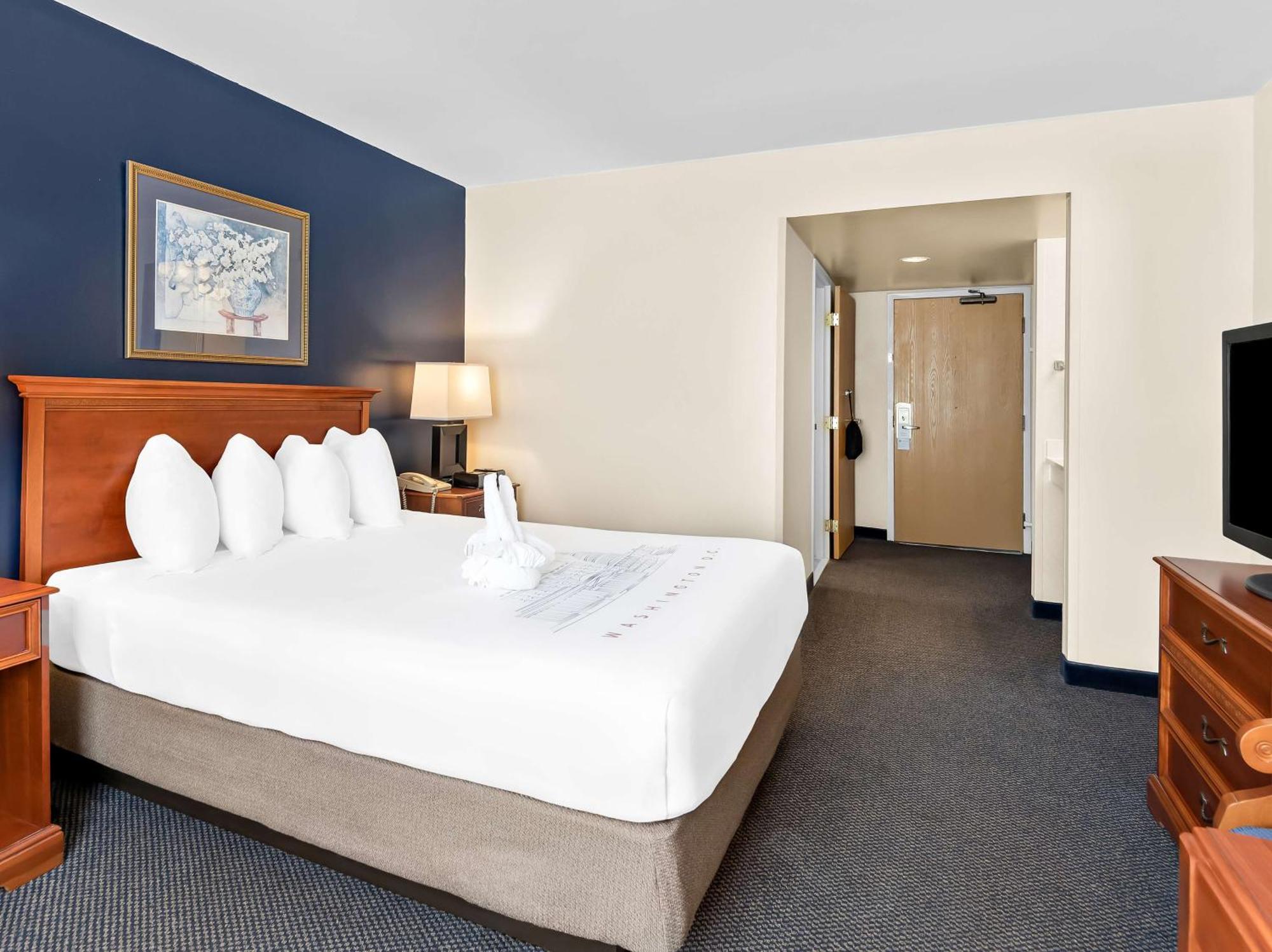 Hotel Western Potomac Mills 3*