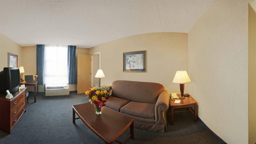 Western Potomac Mills 3*