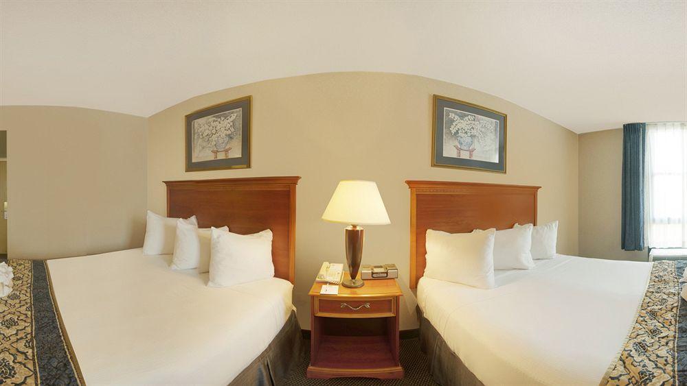 Western Potomac Mills 3*