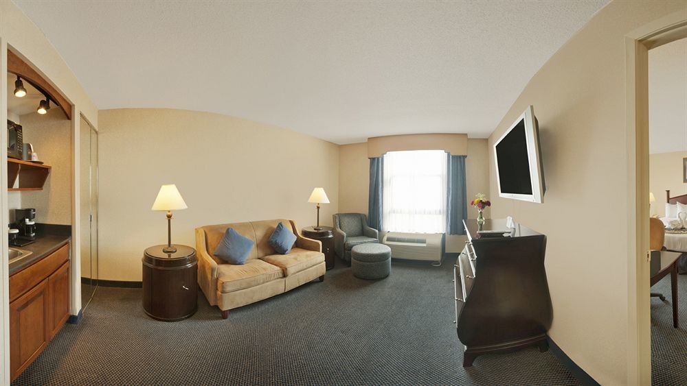 Hotel Western Potomac Mills 3*